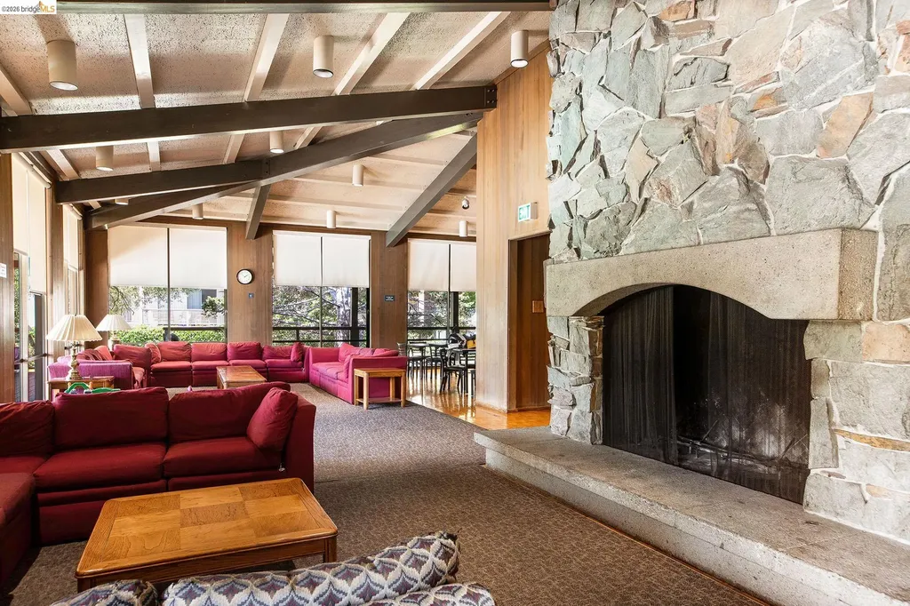9 Commodore Drive Emeryville CA 94608