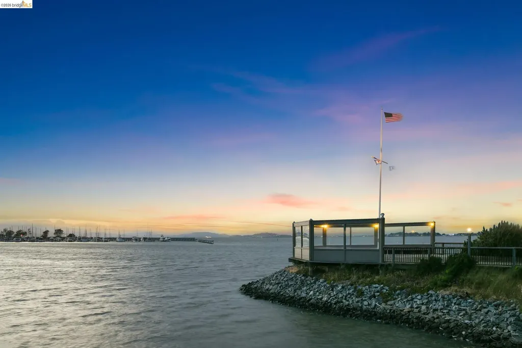 9 Commodore Drive Emeryville CA 94608