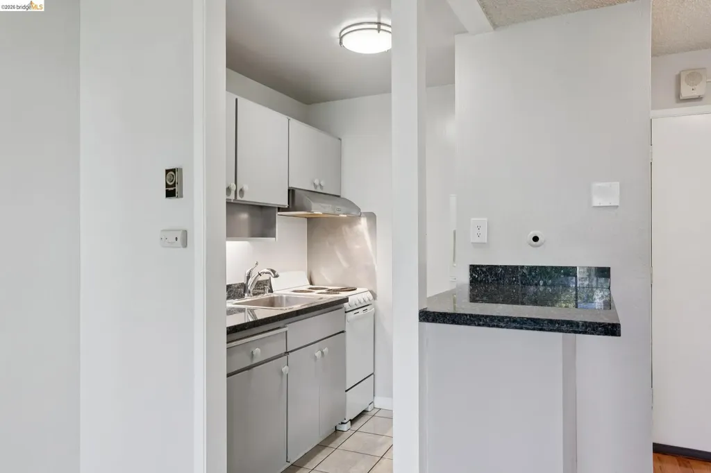 9 Commodore Drive Emeryville CA 94608
