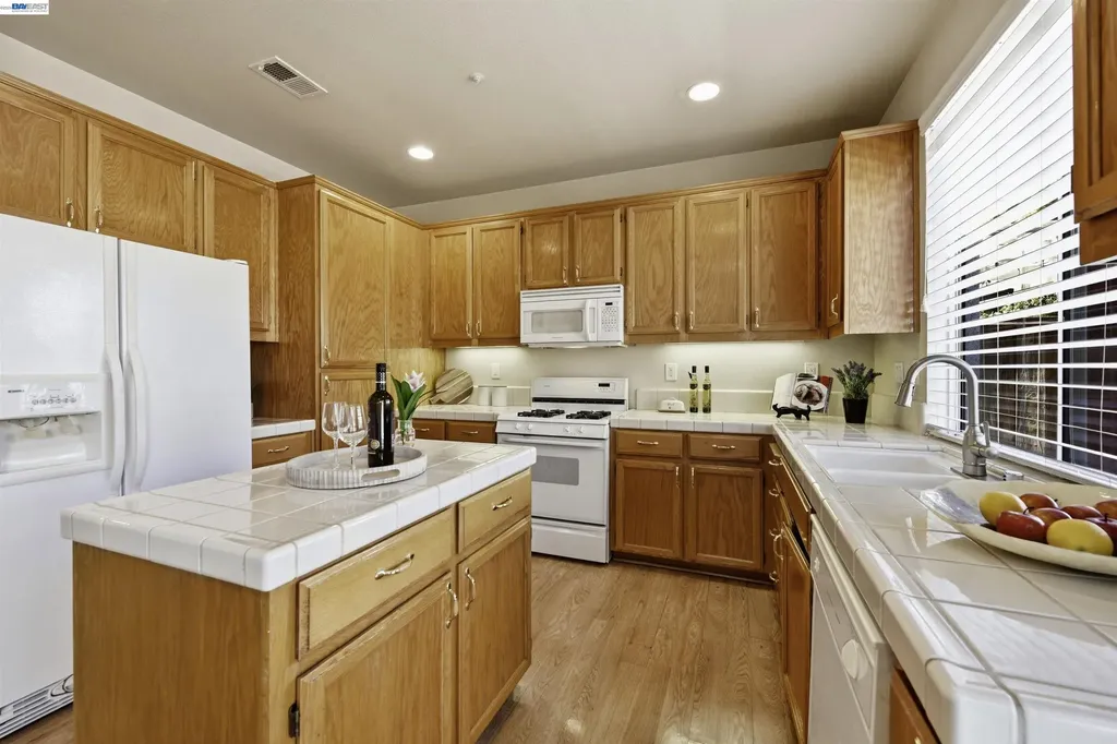 1881 Serpentine Drive Union City CA 94587