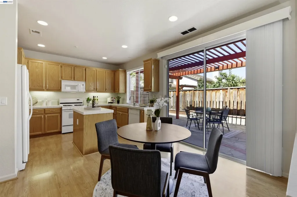 1881 Serpentine Drive Union City CA 94587