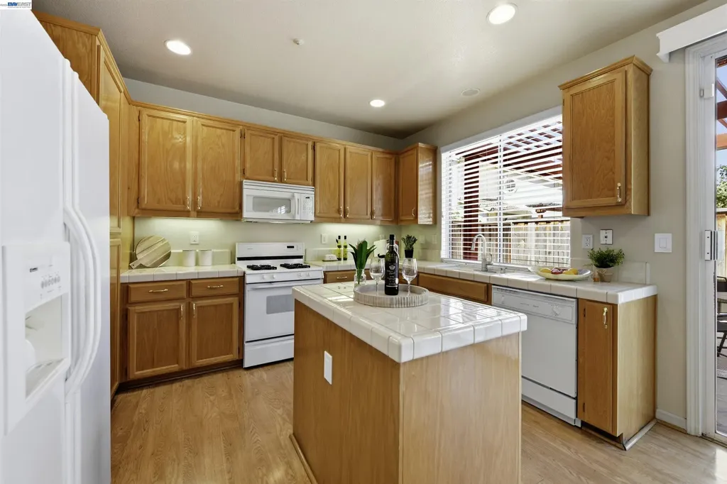 1881 Serpentine Drive Union City CA 94587