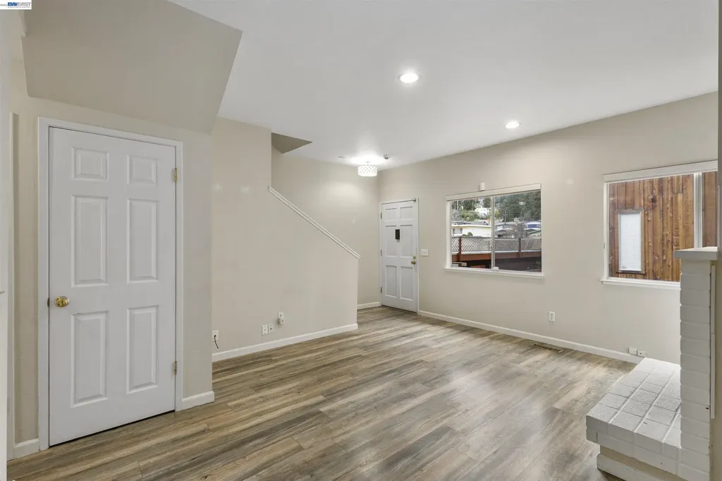 3858 Maybelle Avenue Oakland CA 94619