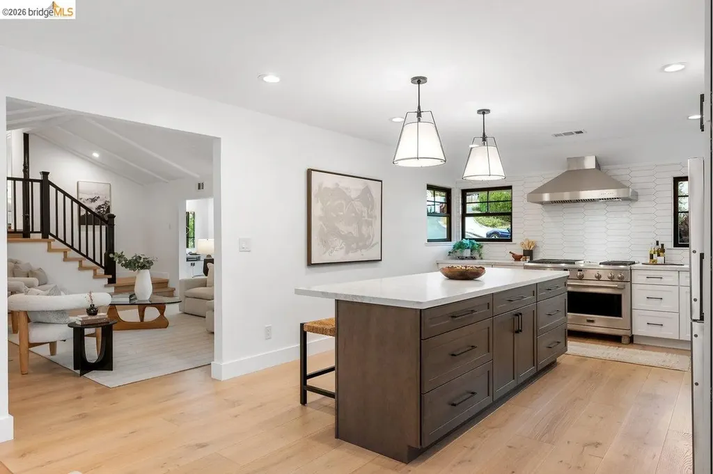 4207 Laguna Avenue Oakland CA 94602