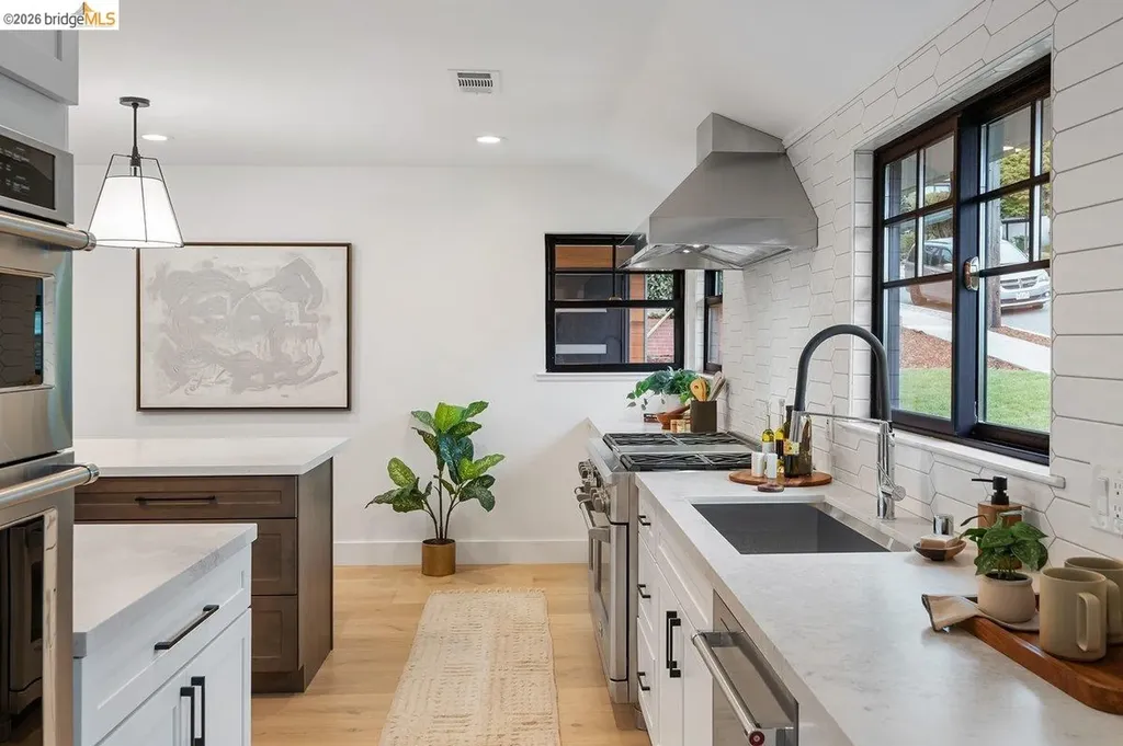 4207 Laguna Avenue Oakland CA 94602