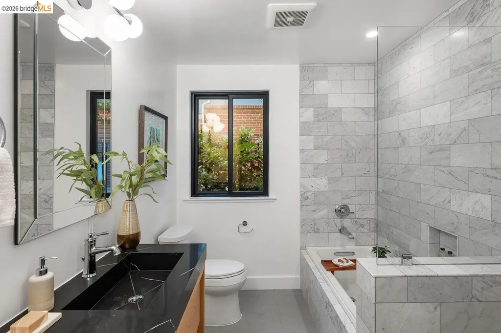 4207 Laguna Avenue Oakland CA 94602