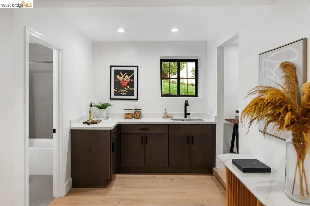 4207 Laguna Avenue Oakland CA 94602
