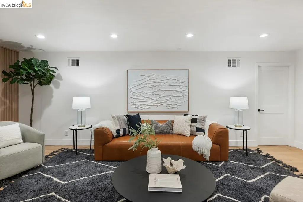 4207 Laguna Avenue Oakland CA 94602