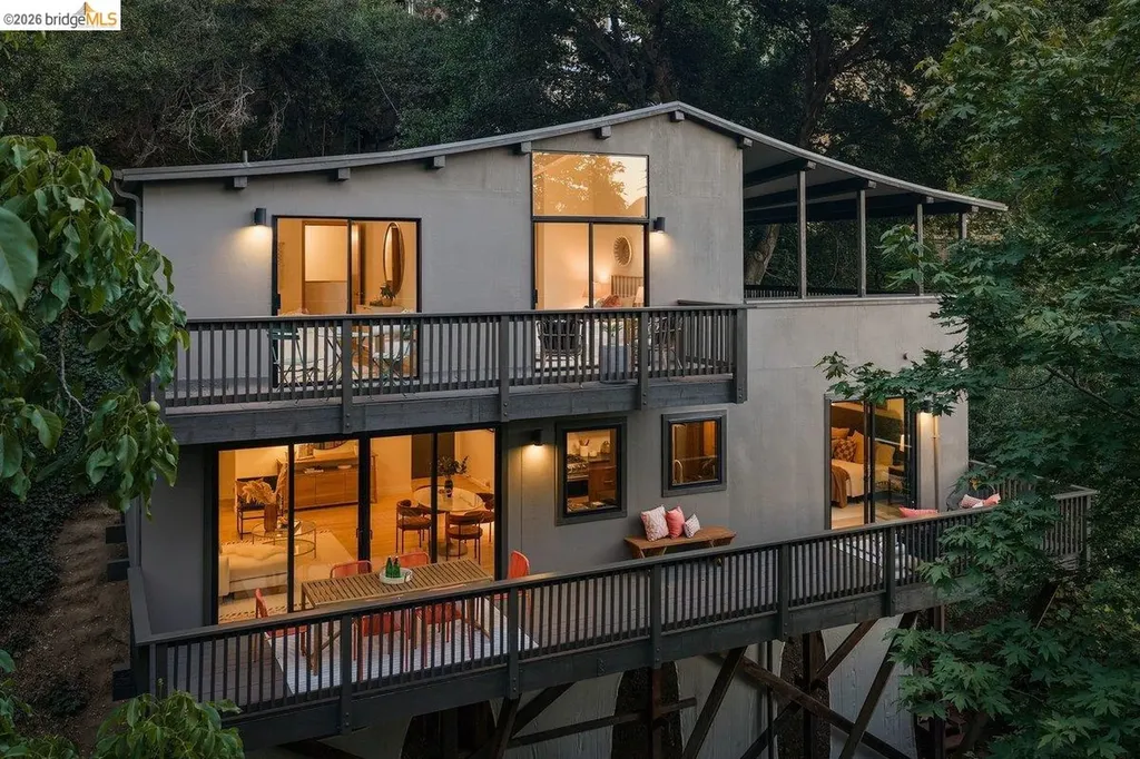 433 Capricorn Avenue Oakland CA 94611