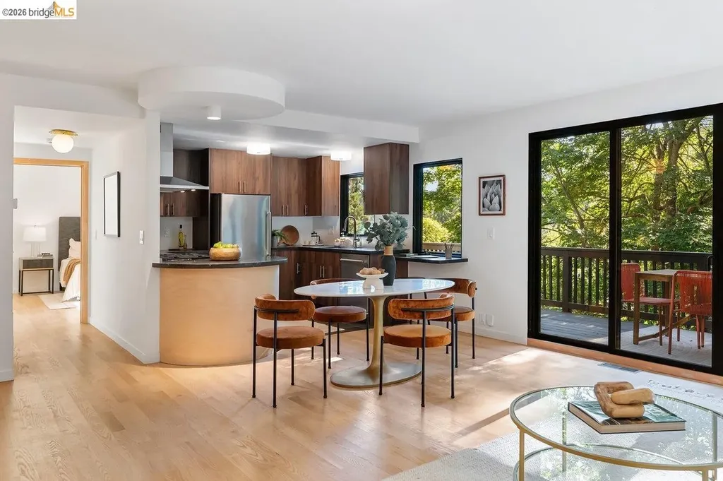 433 Capricorn Avenue Oakland CA 94611