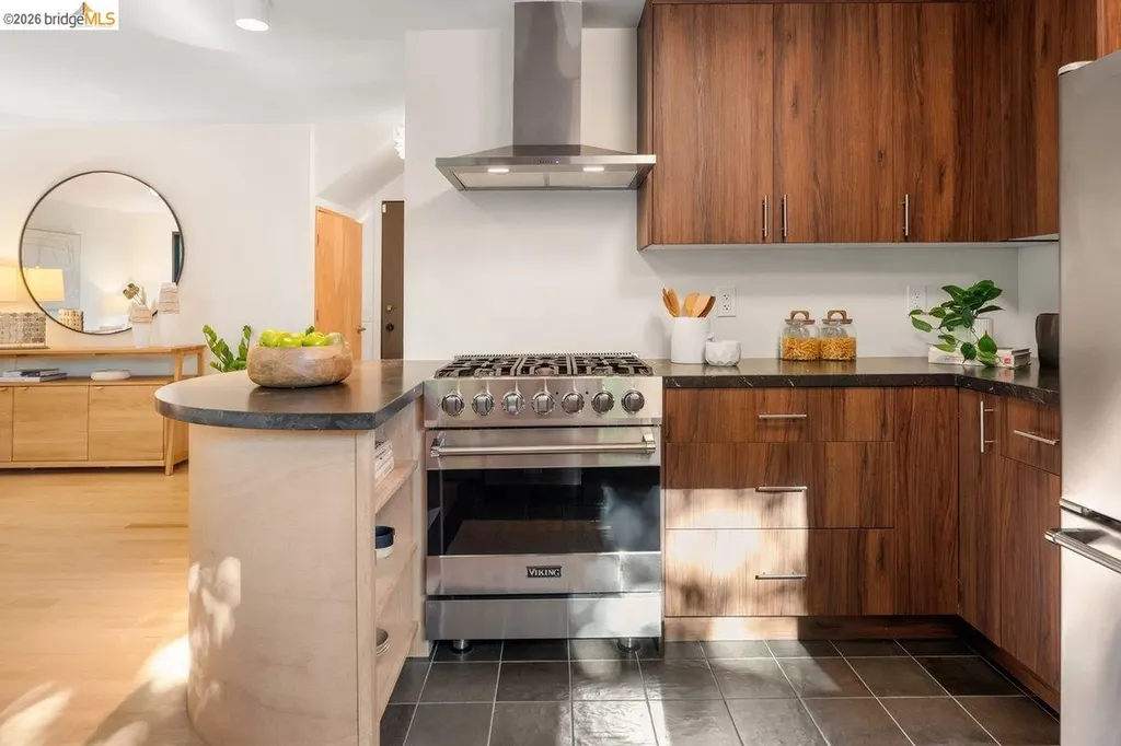 433 Capricorn Avenue Oakland CA 94611