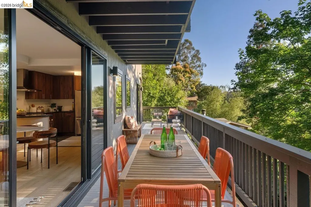 433 Capricorn Avenue Oakland CA 94611