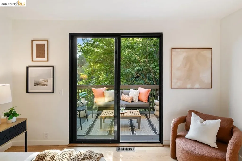 433 Capricorn Avenue Oakland CA 94611