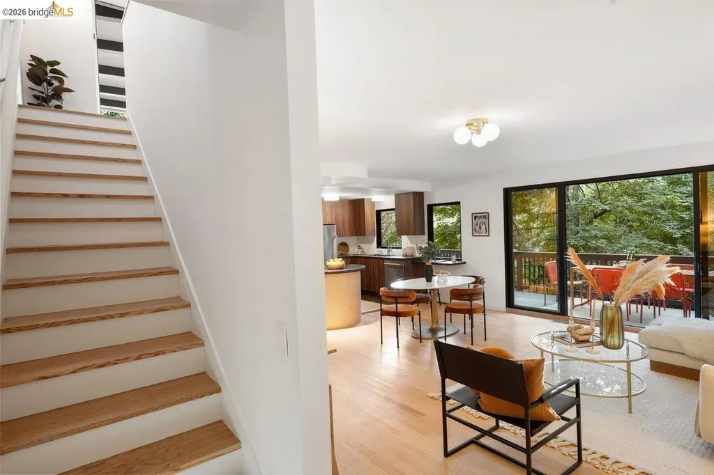 433 Capricorn Avenue Oakland CA 94611