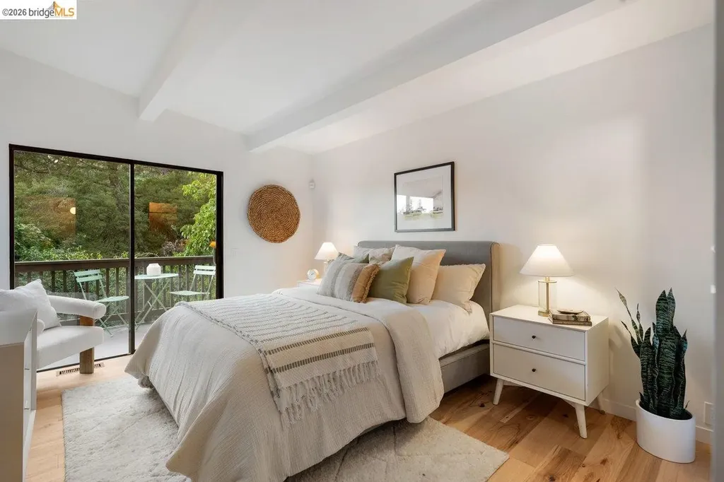 433 Capricorn Avenue Oakland CA 94611