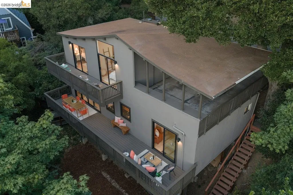 433 Capricorn Avenue Oakland CA 94611