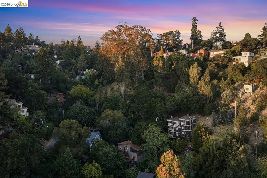 433 Capricorn Avenue Oakland CA 94611