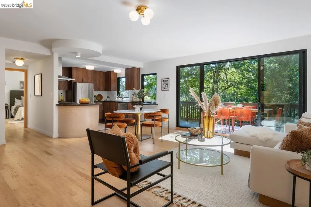 433 Capricorn Avenue Oakland CA 94611