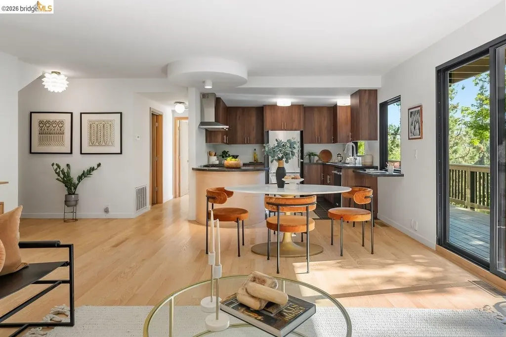 433 Capricorn Avenue Oakland CA 94611