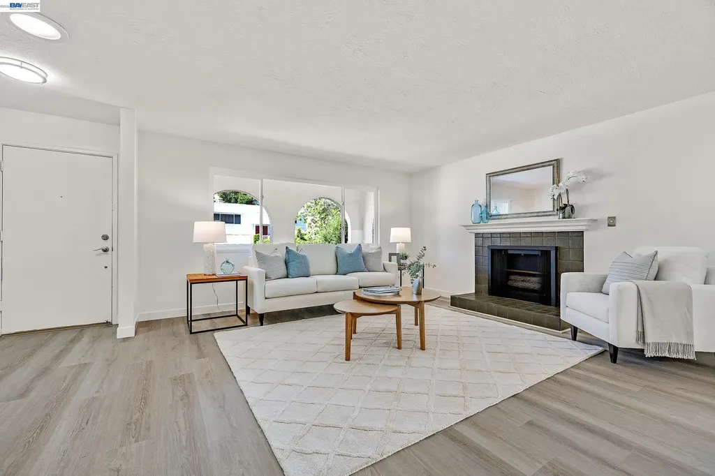5195 Camino Alta Mira Castro Valley CA 94546