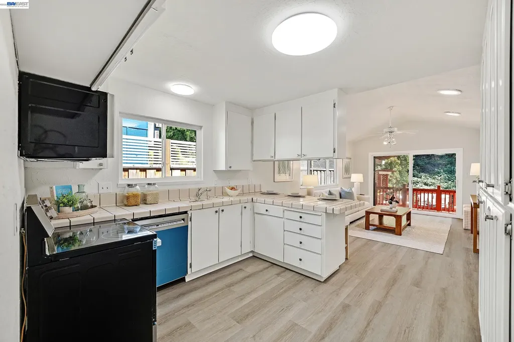 5195 Camino Alta Mira Castro Valley CA 94546