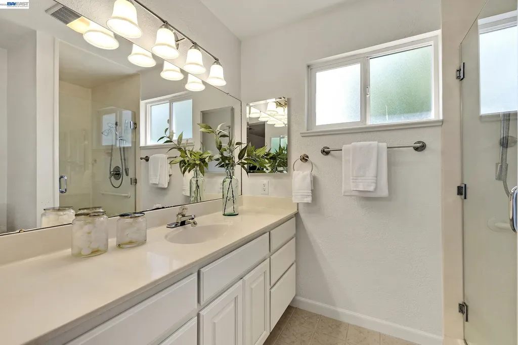 5195 Camino Alta Mira Castro Valley CA 94546