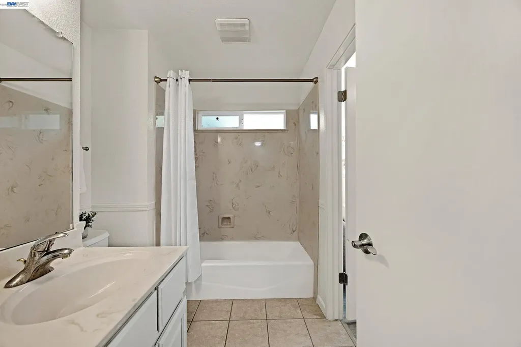 5195 Camino Alta Mira Castro Valley CA 94546