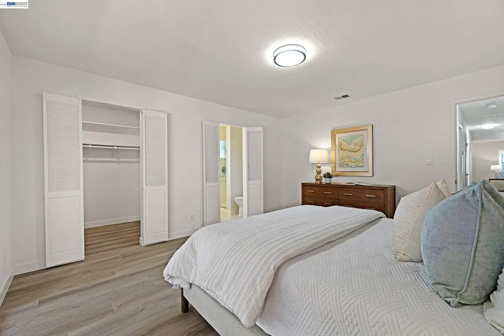 5195 Camino Alta Mira Castro Valley CA 94546