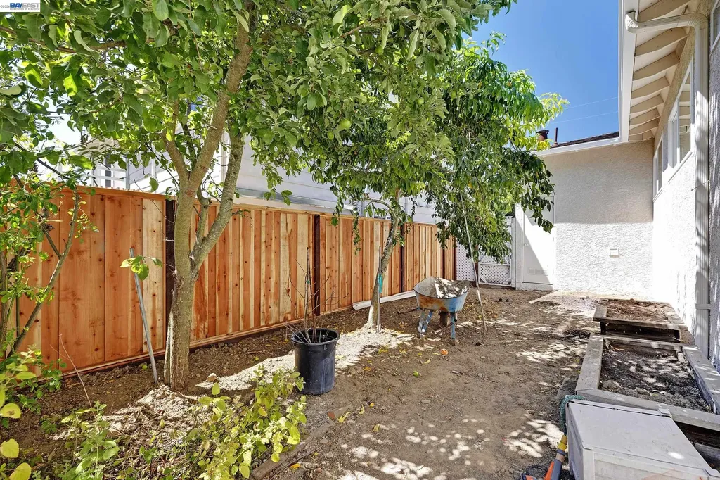 5195 Camino Alta Mira Castro Valley CA 94546