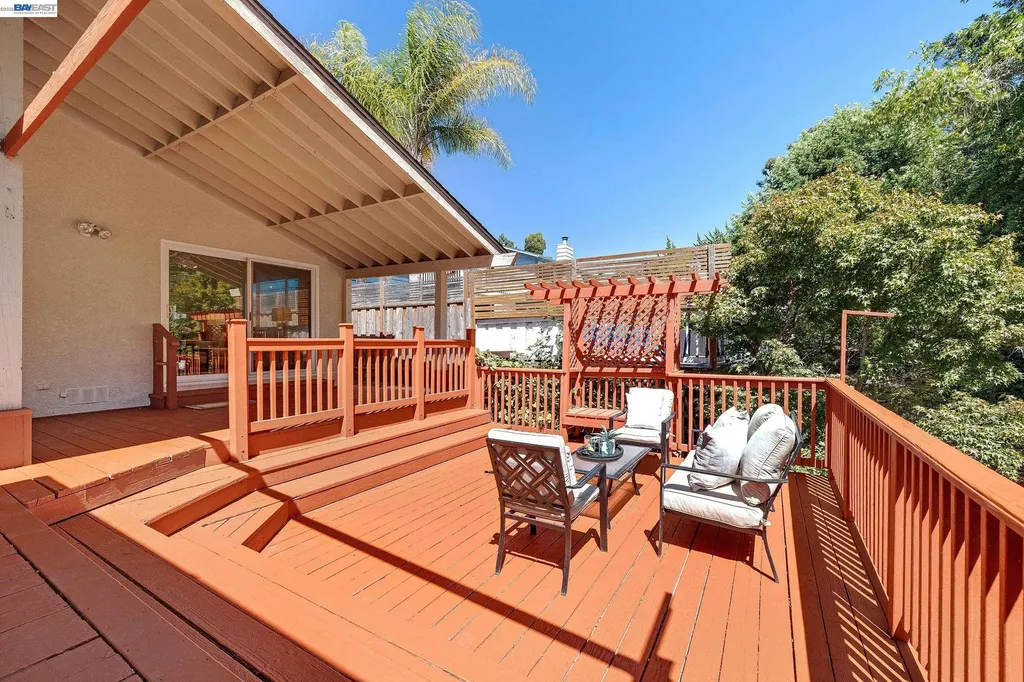 5195 Camino Alta Mira Castro Valley CA 94546