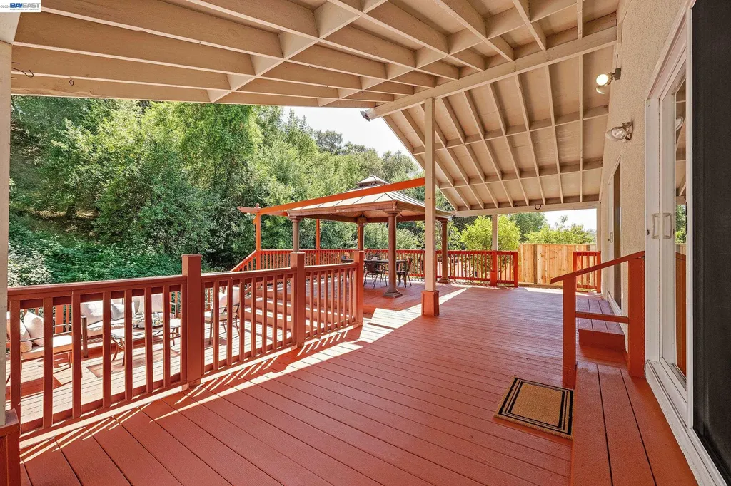 5195 Camino Alta Mira Castro Valley CA 94546