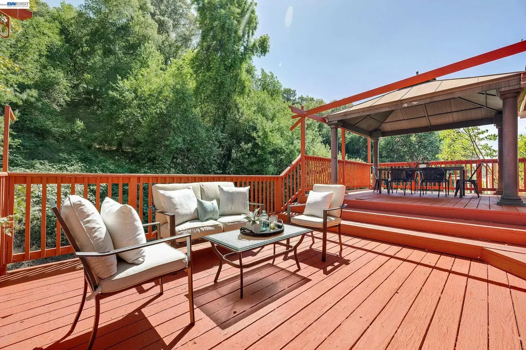 5195 Camino Alta Mira Castro Valley CA 94546
