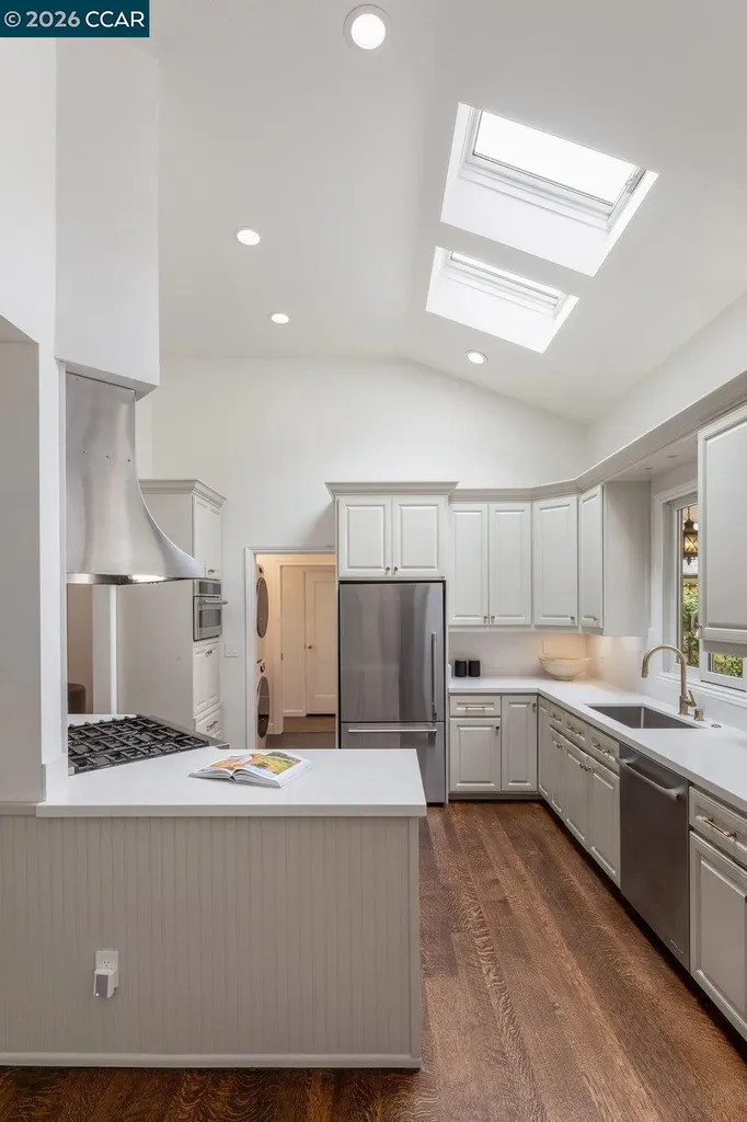 187 Moraga Way Orinda CA 94563