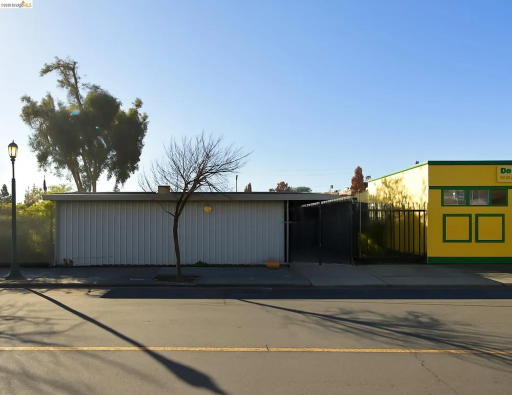 10329 Macarthur Boulevard Oakland CA 94605