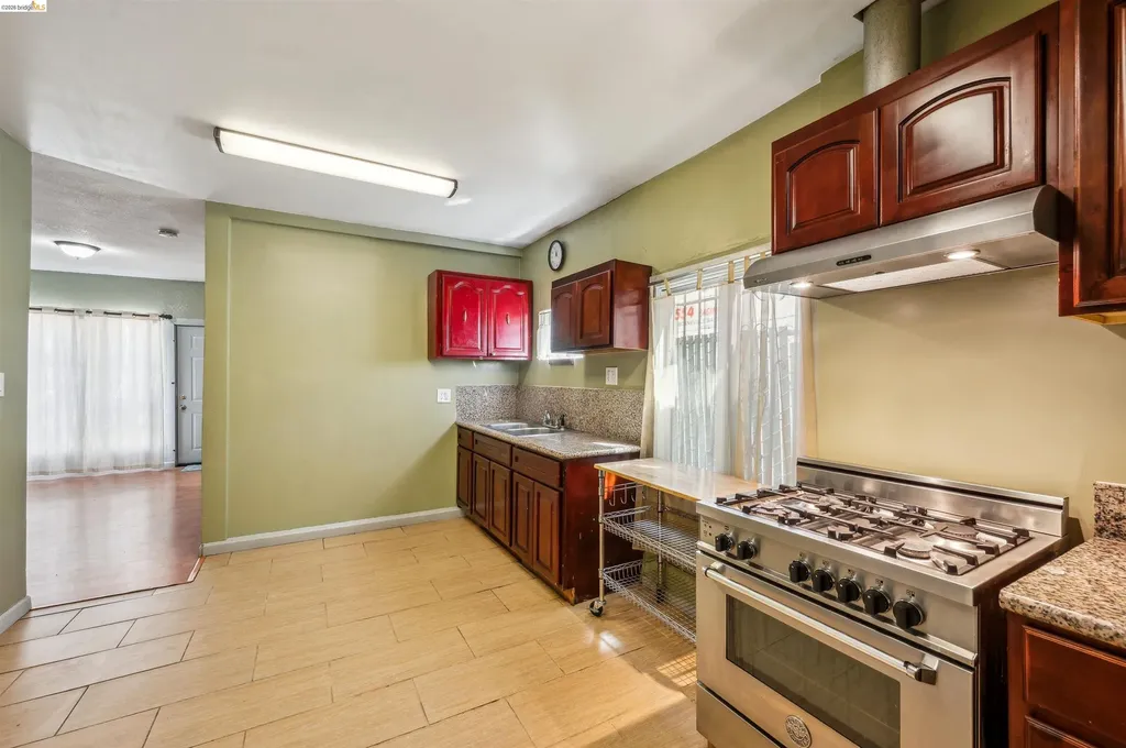 1820 International Boulevard Oakland CA 94606