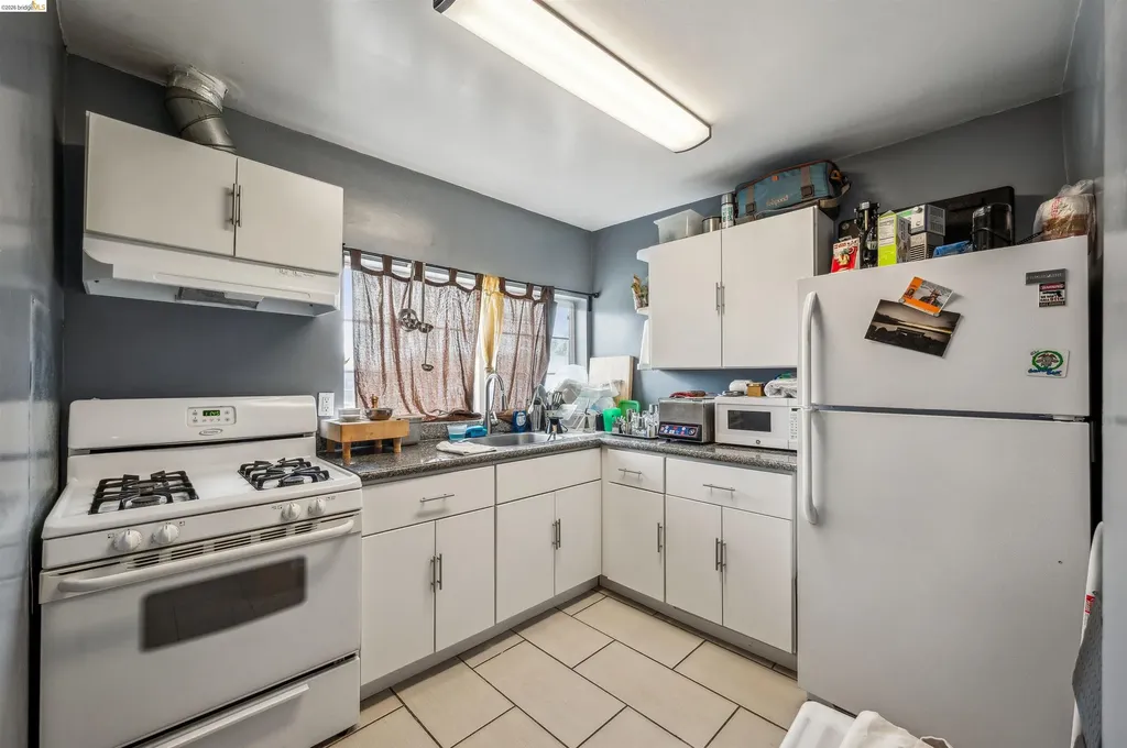 1820 International Boulevard Oakland CA 94606