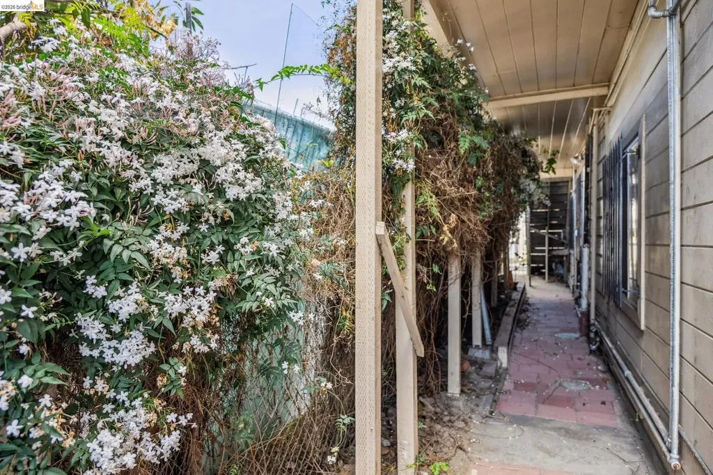 1820 International Boulevard Oakland CA 94606