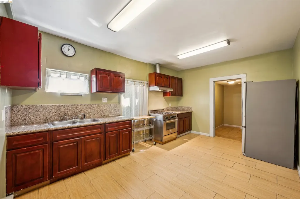 1820 International Boulevard Oakland CA 94606