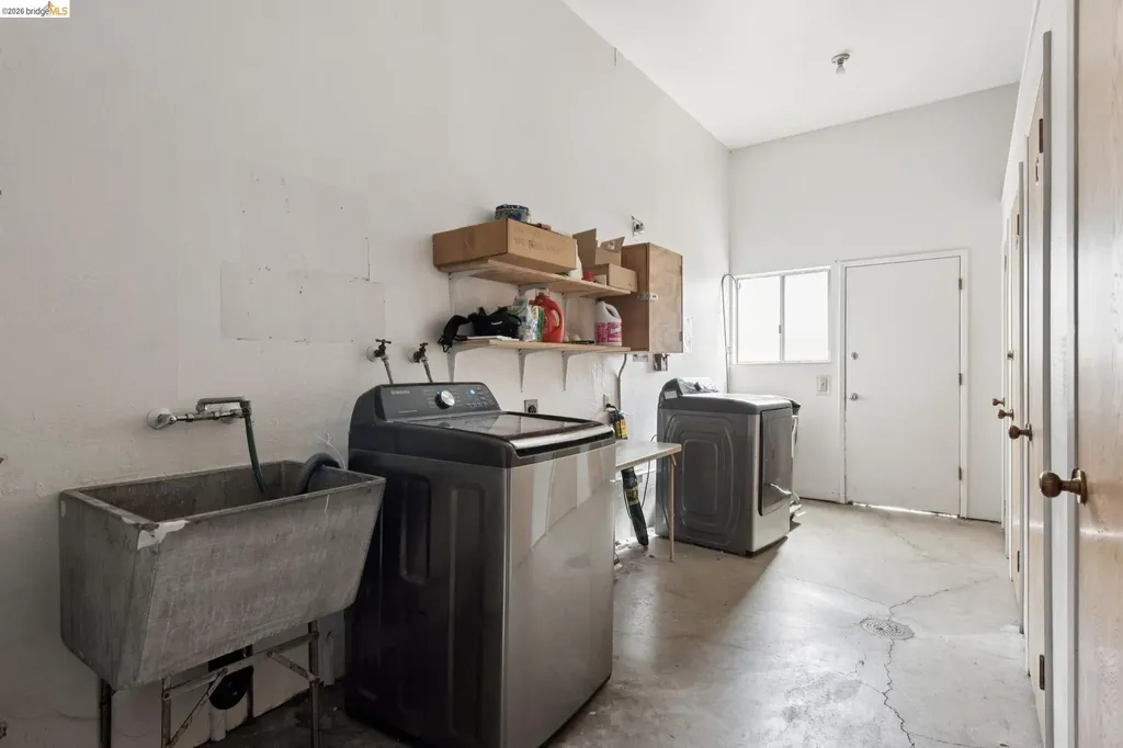 3054 Bona Street Oakland CA 94601