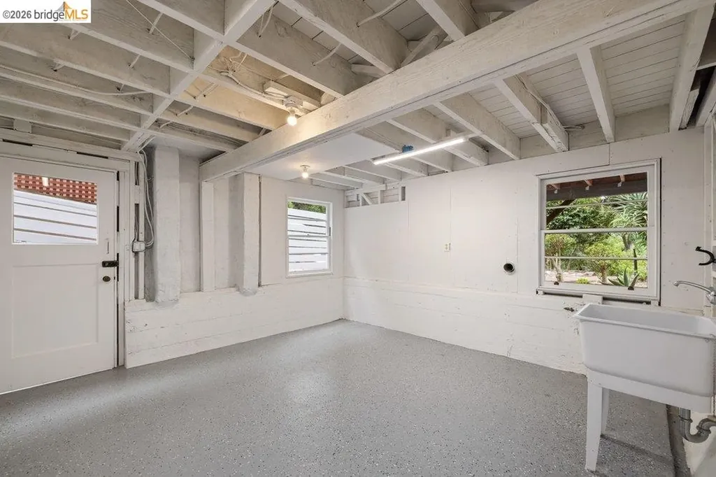 31 Harbord Court Oakland CA 94618