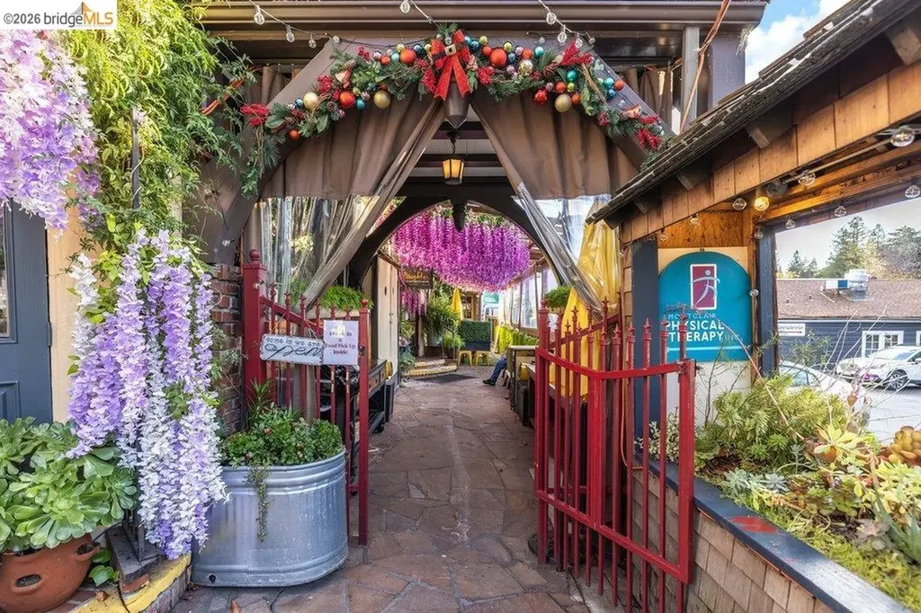 31 Harbord Court Oakland CA 94618