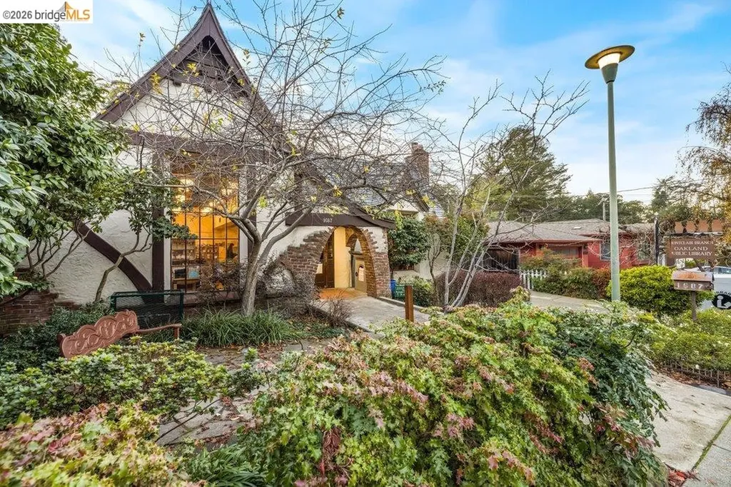 31 Harbord Court Oakland CA 94618
