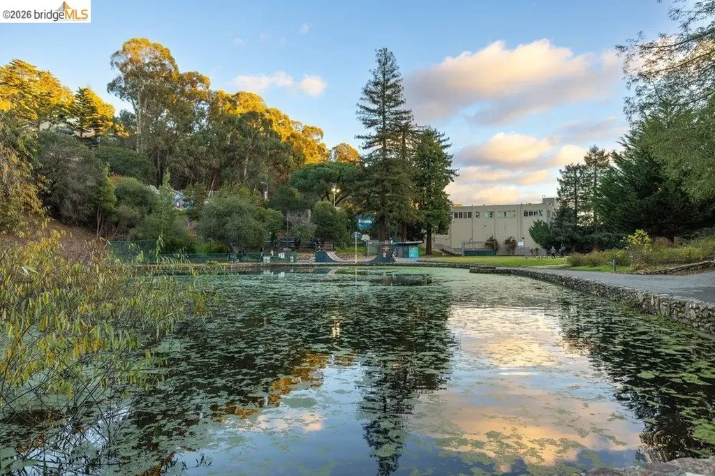 31 Harbord Court Oakland CA 94618