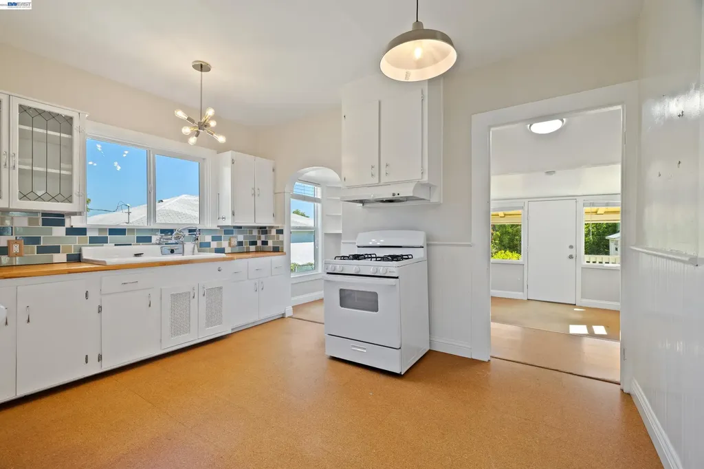 22836 High Street Hayward CA 94541