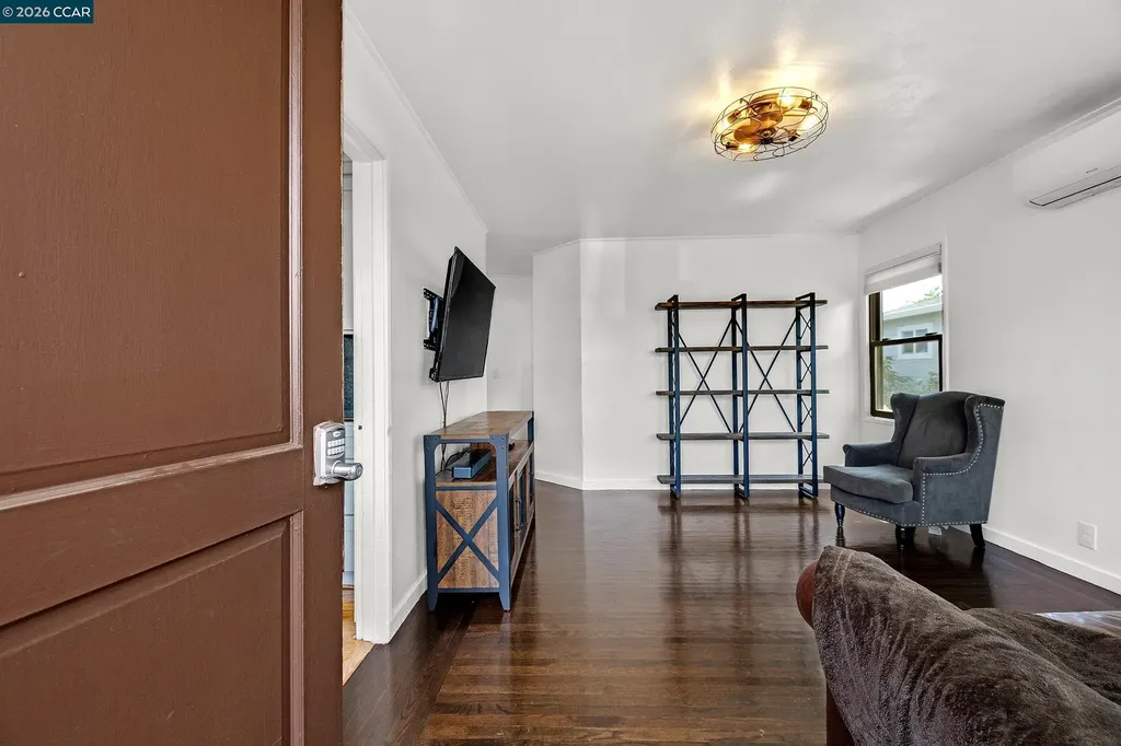 2370 Pine Avenue Richmond CA 94806