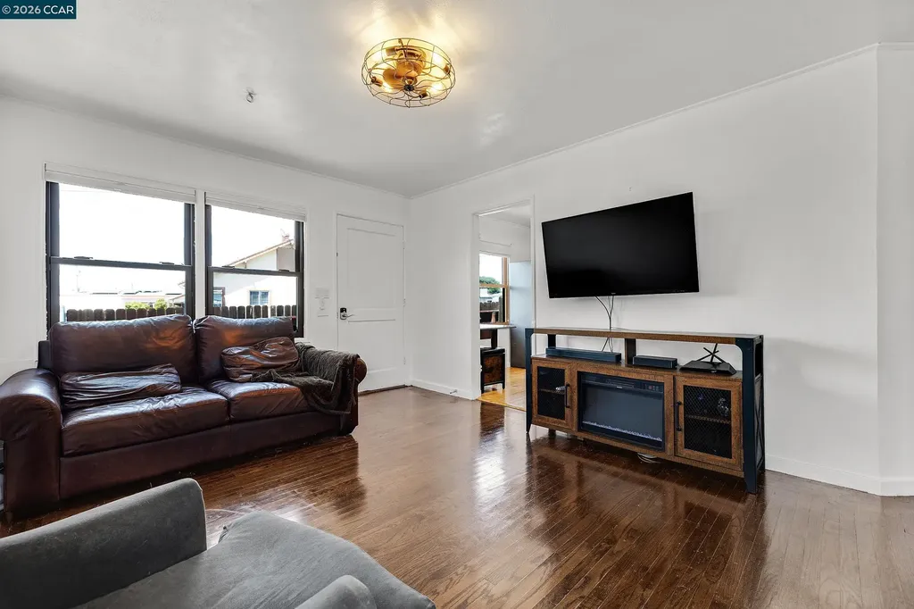 2370 Pine Avenue Richmond CA 94806