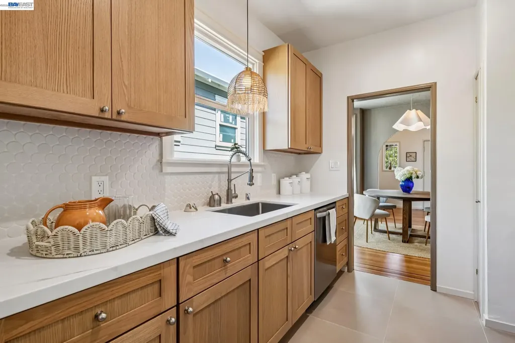 467 Santa Clara Avenue Alameda CA 94501
