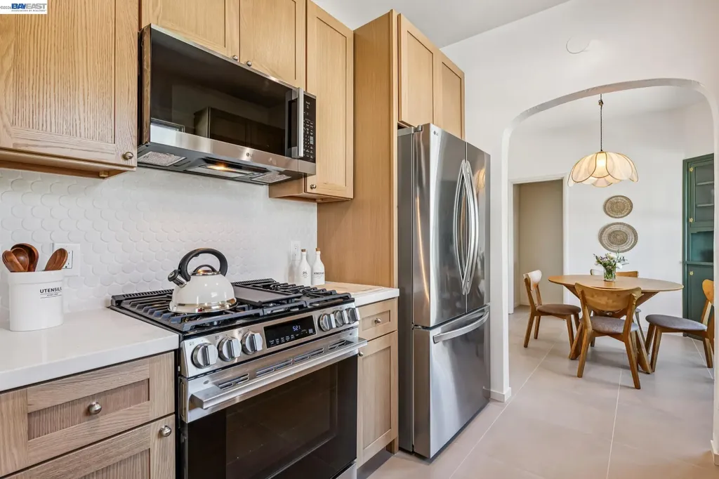 467 Santa Clara Avenue Alameda CA 94501