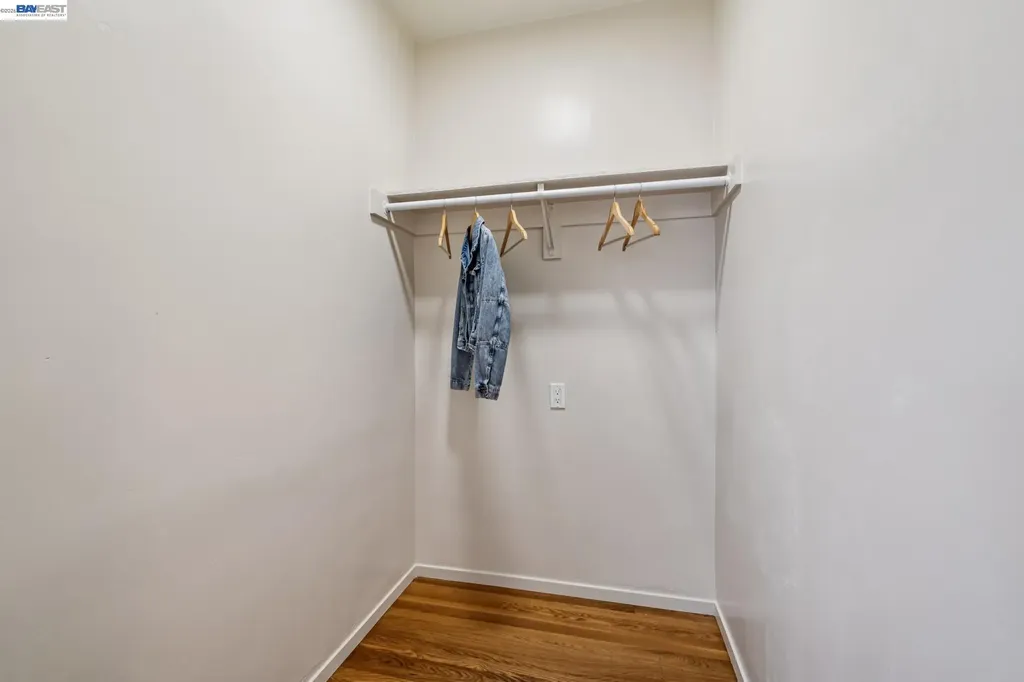 467 Santa Clara Avenue Alameda CA 94501