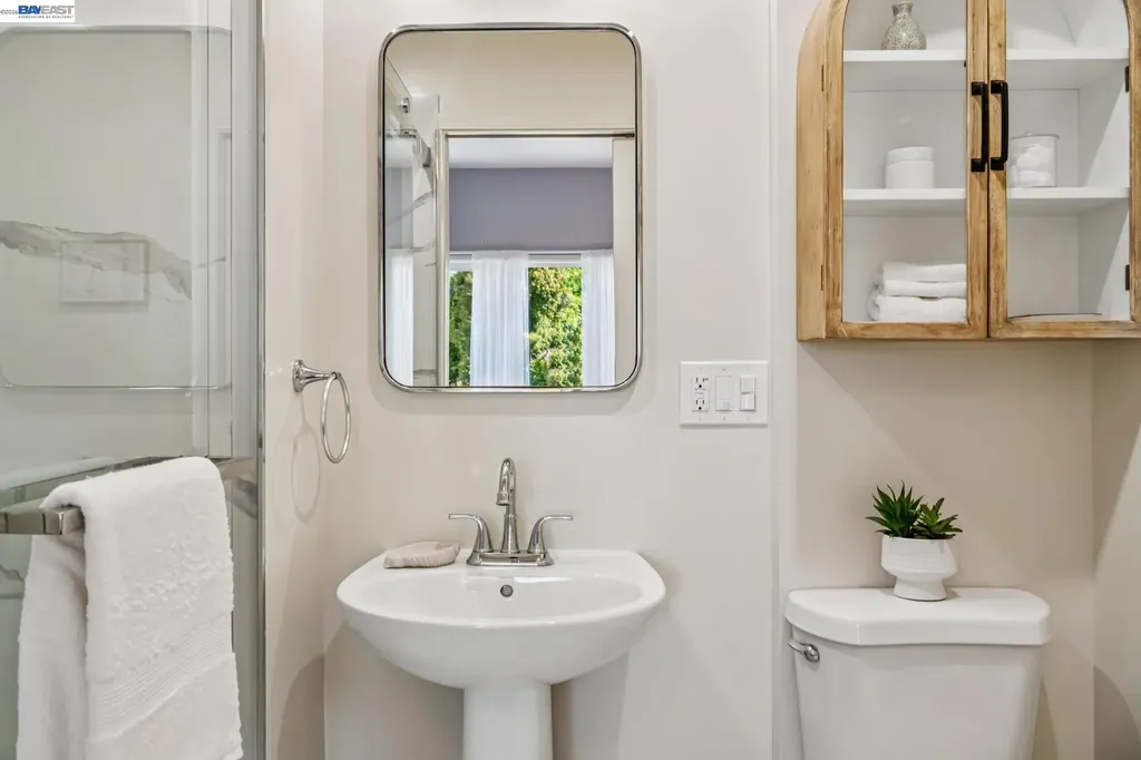467 Santa Clara Avenue Alameda CA 94501